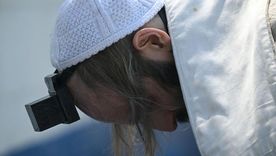 Los miembros de la secta denuncian una persecución religiosa en su contra y defienden sus costumbres.