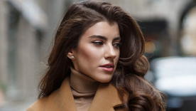 El tip viral que disimula entradas y da más volumen al pelo.