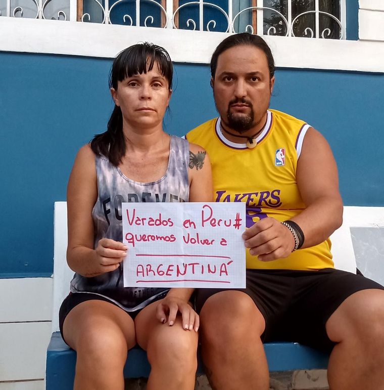 Carlos y Adriana, dos maipucinos que planearon el viaje de su vida pero todo salió mal.