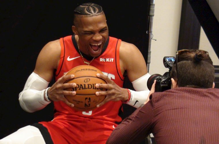 Russel Westbrook hizo un triple-doble. EFE