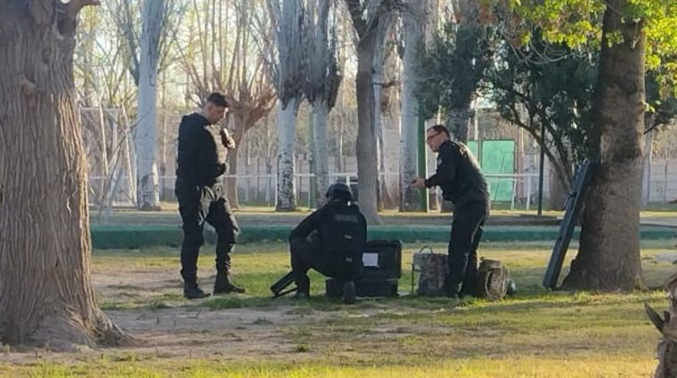 Policías de Explosivos trabajando en el lugar.&nbsp;