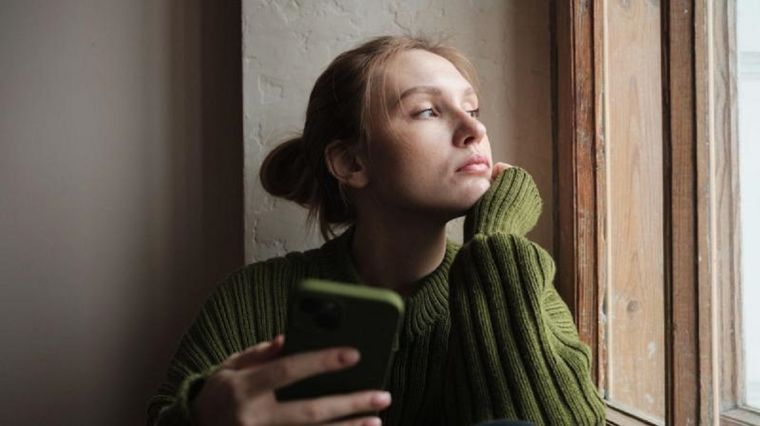 La conexión constante a la vida virtual puede llegar a producir ansiedad a algunas personas. Foto: Getty Images