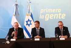 El gobernador se encuentra en Buenos Aires y firmó el convenio en Casa Rosada. Foto: Gobierno.