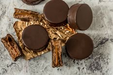 Podemos encontrar alfajores rellenos de dulce de leche, mermelada, frutas, entre otros. Foto: Shutterstock