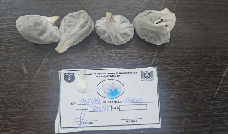 Un hombre fue detenido en el departamento de Godoy Cruz, luego de ser sorprendido cuando intentaba robar un auto.