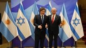 El presidente Javier Milei con el primer ministro israelí, Benjamin Netanyahu, tras la cumbre bilateral en Jerusalén. El presidente Javier Milei con el primer ministro israelí, Benjamin Netanyahu, tras la cumbre bilateral en Jerusalén.