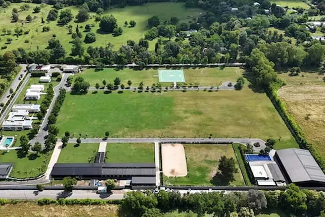 El helipuerto de la casa de Villa Rosa, en Pilar, por el que investigan a dirigentes de la AFA. Foto: Clarín El helipuerto de la casa de Villa Rosa, en Pilar, por el que investigan a dirigentes de la AFA. Foto: Clarín