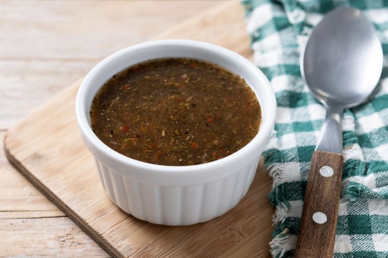 Los secretos de la salsa chimichurri para el asado del 25 de mayo. Foto: Foto: Freepik.