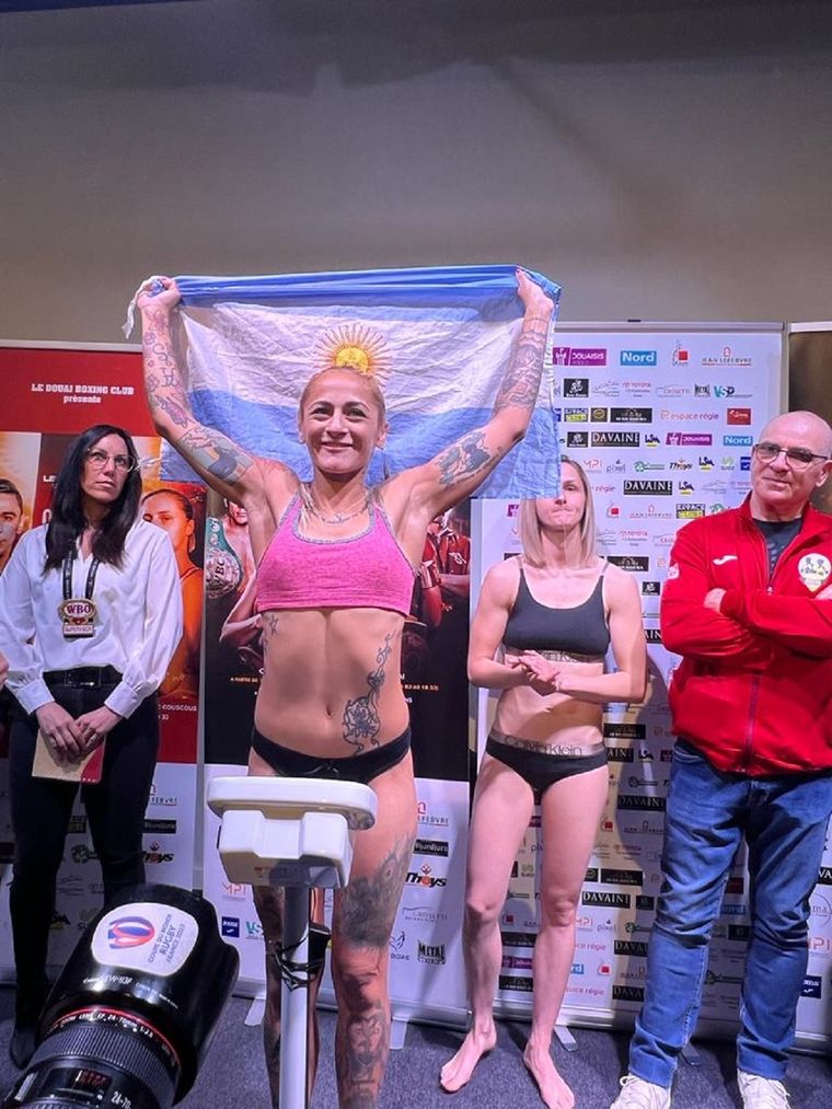 Débora Dionicius cumplió con el peso en Francia Foto: Gentileza OR Promotions