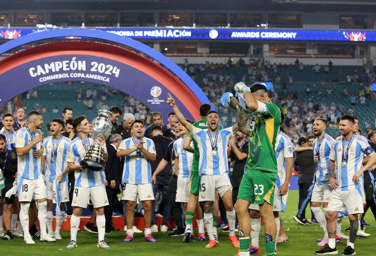 El triunfo de la Selección quedó algo opacado por las turbulencias que generaron en el Gobierno los ecos de los cánticos de los jugadores contra los franceses Foto: Fotobaires