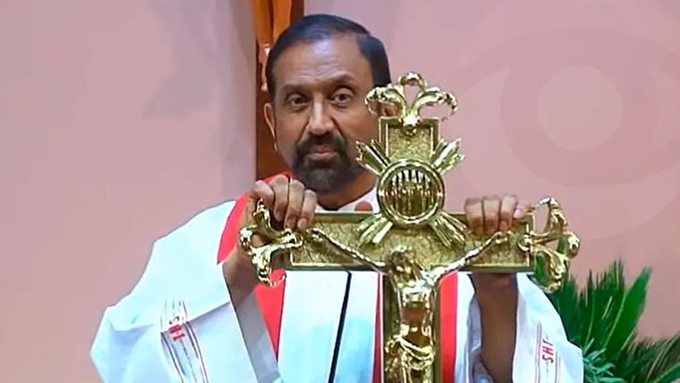 El padre Ignacio transmitirá el Vía Crucis por streaming. Foto: Con la gente noticias.