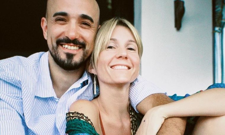 Abel Pintos y Mora Calabrese tuvieron un amor prohibido en el comienzo de su relación El cantante y su esposa disfrutan hoy por hoy de su sólido amor Foto: @abelpintos