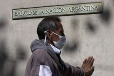 Millones de argentinos reciben ayuda estatal durante la pandemia.