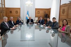 Guillermo Francos y la comitiva de los gobernadores en la última reunión que se celebró en la Casa Rosada el pasado 13 de junio.