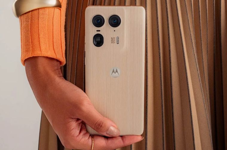 Cámaras completas: 50 MP principal, ultra gran angular 50, telefoto 64 MP 3x; selfie 50 MP. Cámaras completas: 50 MP principal, ultra gran angular 50, telefoto 64 MP 3x; selfie 50 MP.