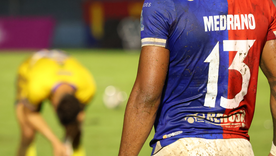 Proscrito en la sociedad salvadoreña por su relación con la Mara Salvatrucha, el 13 comienza a dejarse ver en contextos sin estigma, como en la espalda de Edgar Medrano, uno de los delanteros del Club Deportivo FAS.