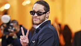 Pete Davidson antes de quitarse los tatuajes