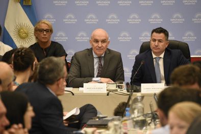 MDZol | Espert José Luis Espert está a cargo de la conducción del debate, donde participarán funcionarios. Foto: Juan Mateo Aberastain / MDZ