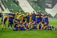 Los pibes inmortalizaron este inolvidable momento. Foto: Boca Juniors