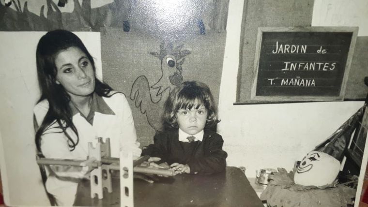 Gabriela en su inicios escolares, en el Jardín de Infantes.