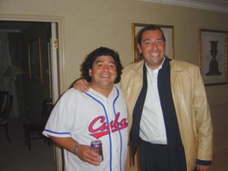Maradona y Marco Monroy, juntos en el hotel de Pekín donde se conocieron.