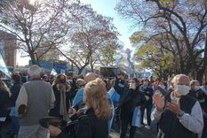 protesta en olivos: ¡alberto, cuidado! ¡el pueblo esta cansado! protesta en olivos: ¡alberto, cuidado! ¡el pueblo esta cansado!
