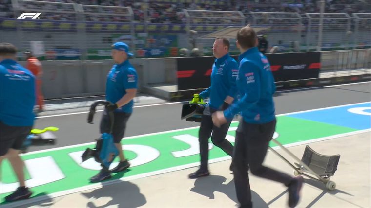 La cara de los mecánicos lo dice todo. La cara de los mecánicos lo dice todo.