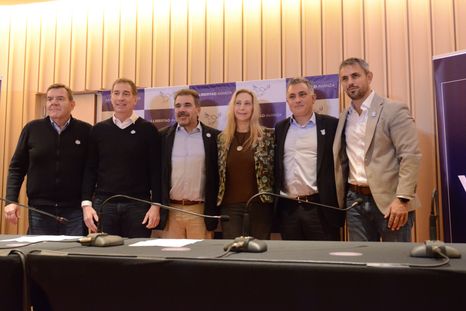 En el extremo izquierdo, Guillermo Montenegro, el líder de la Quinta Sección de las listas de Alianza La Libertad Avanza. En el extremo izquierdo, Guillermo Montenegro, el líder de la Quinta Sección de las listas de Alianza La Libertad Avanza.