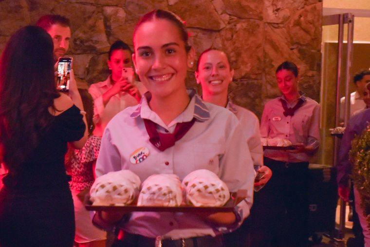 El menú exclusivo por Vendimia incluye hamburguesa con pan de papa, huevo y salsa chiminesa. El menú exclusivo por Vendimia incluye hamburguesa con pan de papa, huevo y salsa chiminesa.