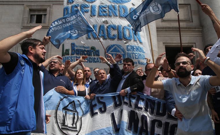 Los trabajadores bancarios acordaron un básico de $1,8 millones. Foto: Noticias Argentinas