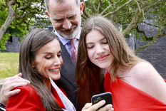 La infanta Sofía se graduó en Gales.