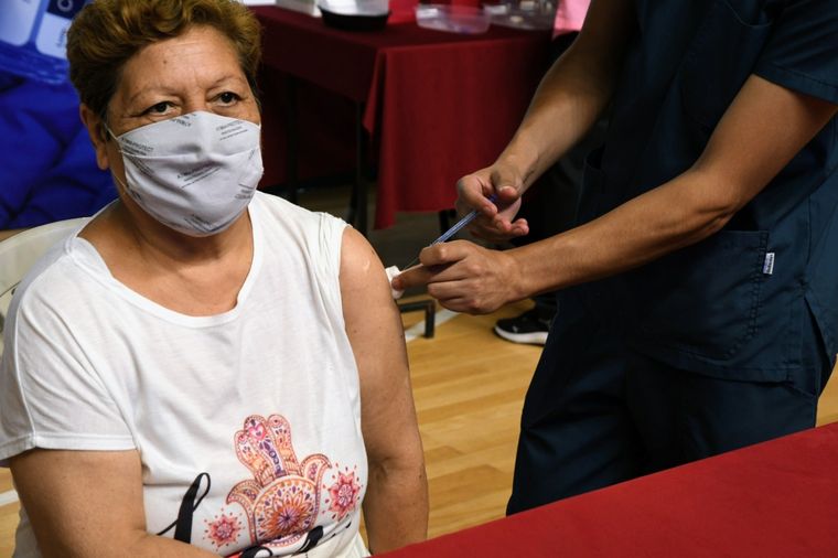 La vacunación a tiempo es la recomendación de los expertos para evitar un nuevo récord de casos de gripe. Foto: ALF PONCE MERCADO / MDZ