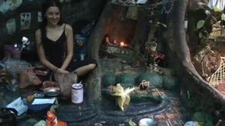 Nina Kutina aseguró que ella y sus hijas estuvieron mejor en la cueva que en el centro para inmigrantes.