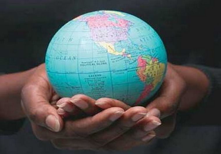 El turista tiene al mundo en sus manos gracias a Internet.