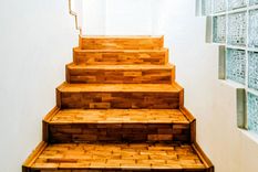 Funcionales y protagonistas, las escaleras combinan diseño, materiales e iluminación para transformar los espacios interiores. Foto: Pexels.