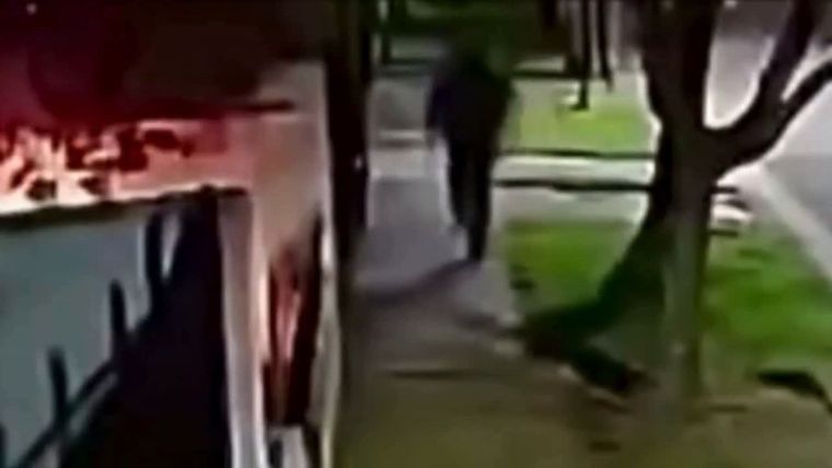 El hombre ya atacó a unas cuatro viviendas con bomba molotov.