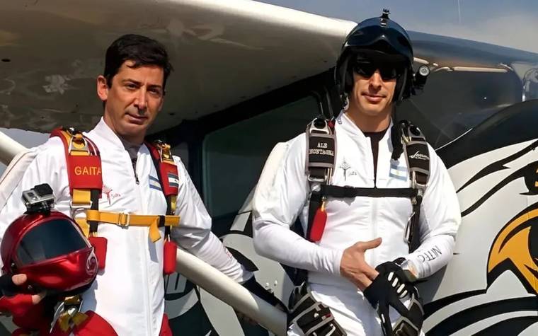 Alejandro Montagna y Marcelo Vives saltaron desde 13 mil metros de altura. Foto: Radio Nacional