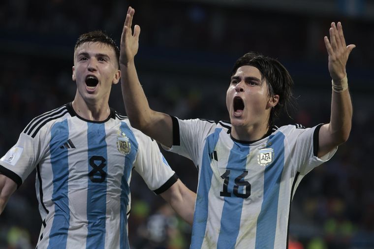 Perrone y Romero festejan la goleada de Argentina a Guatemala Foto: EFE