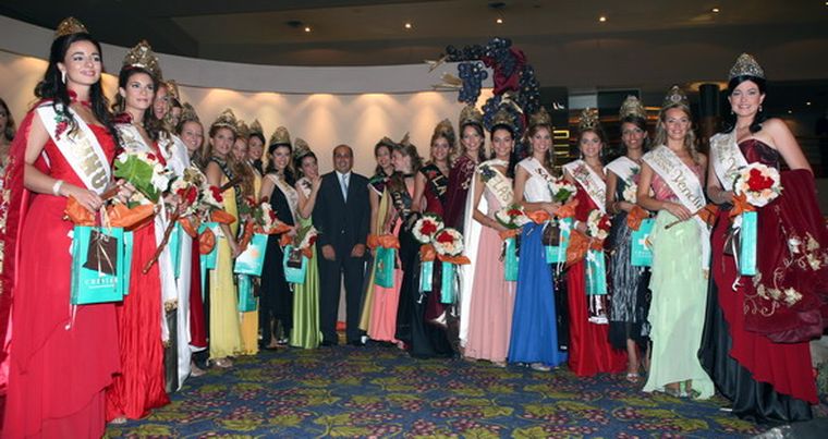Las reinas departamentales junto al presidente del Instituto Provincial de Juegos y Casinos, contador Daniel Pereyra. Foto: Gentileza Marcelo Alvarez