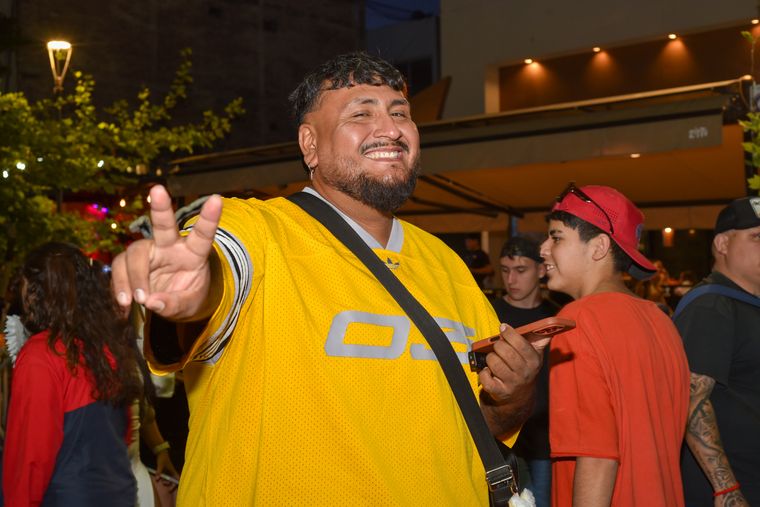 Marcos Estebenez se sumó para vivir Halloween en la Arístides.