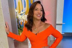 La conductora puertorriqueña Adamari Lopez llevó la tendencia de las naked sandals a otro nivel con este par de sandalias de tacón rojo metalizado. Foto: El diario NY