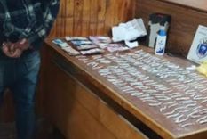 Equipado El hombre prácticamente se entregó solo. ¿Estaría drogado? Equipado El hombre prácticamente se entregó solo. ¿Estaría drogado?