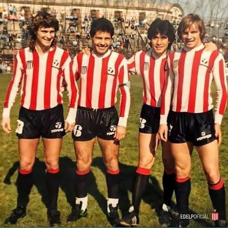 Miguel Ángel Russo (6) jugó toda su vida en Estudiantes como mediocampista central. Miguel Ángel Russo (6) jugó toda su vida en Estudiantes como mediocampista central.