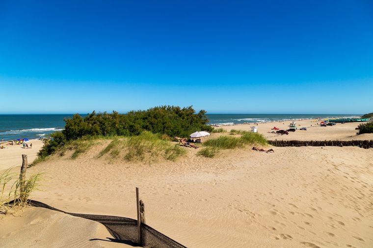 Esta playa es la más recomendada por la IA para unas vacaciones tranquilas Foto: Shutterstock