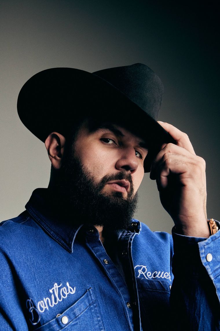 Óscar Armando Díaz de León Huez, más conocido como Carín León, nació el 26 de julio de 1989 Hermosillo, Sonora, México. Óscar Armando Díaz de León Huez, más conocido como Carín León, nació el 26 de julio de 1989 Hermosillo, Sonora, México.