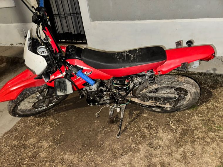 La moto rojo recuperada en El Borbollón. La moto rojo recuperada en El Borbollón.