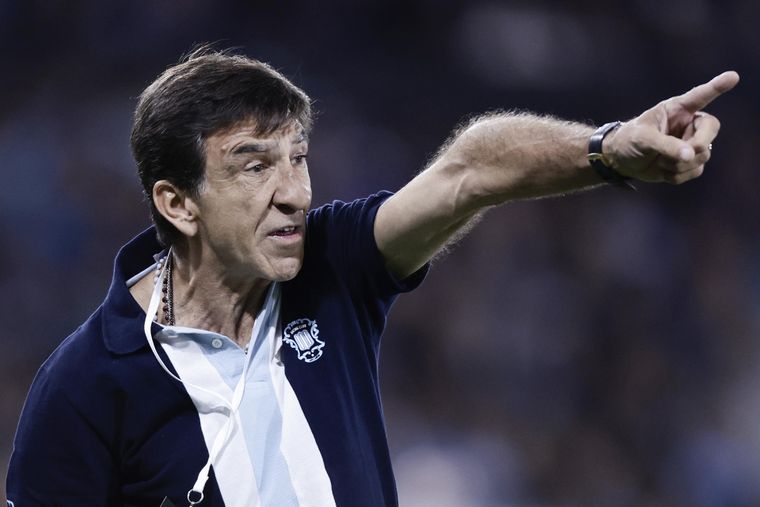 El entrenador de Racing sufrió el partido de principio a fin y luego se mostró muy golpeado en la conferencia. Había prometido que jugarían la final en Lima. 