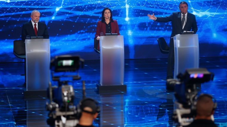 Lula y Bolsonaro, durante el debate. Foto: ElEspectador.