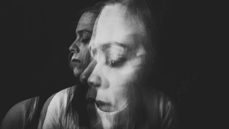 El trastorno bipolar provoca episodios en los pacientes, en los que pueden estar muy deprimidos o muy eufóricos. El trastorno bipolar provoca episodios en los pacientes, en los que pueden estar muy deprimidos o muy eufóricos.