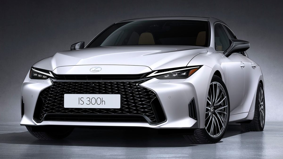 Todo sobre el nuevo Lexus IS 300h: el sedán deportivo se actualiza en Argentina